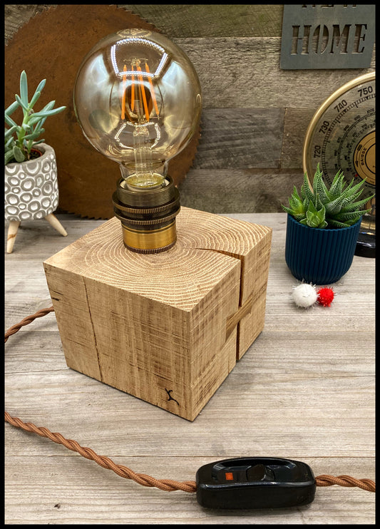 Industrial Edison lamp in solid oak and laburnum key: the Edison Beam with a key