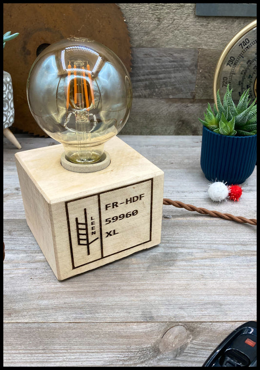 Industrial lamp in pallet cube: la Palampe